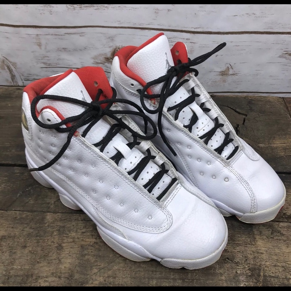 Jordan 11 Youth Size 5.5 White High Top Sneakers